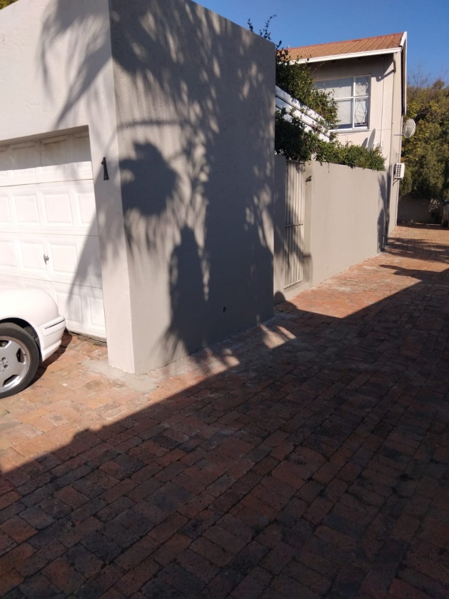 To Let 3 Bedroom Property for Rent in Kroonheuwel Free State